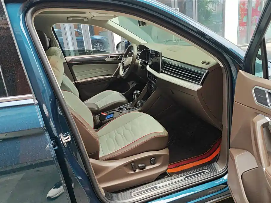 Volkswagen Tiguan L 2022 — фото 8