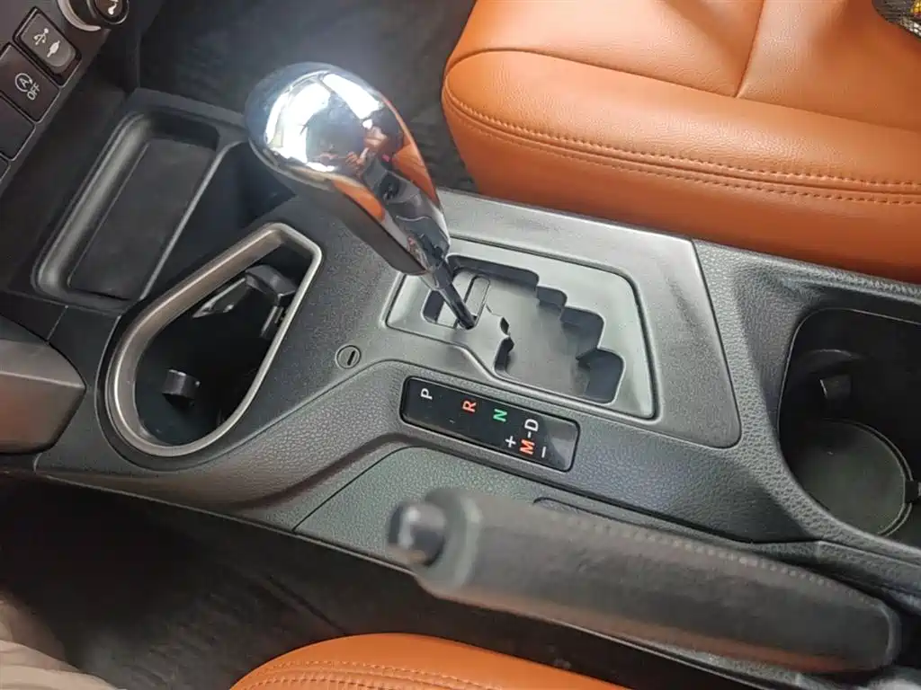 Toyota RAV4 2019 — фото 14