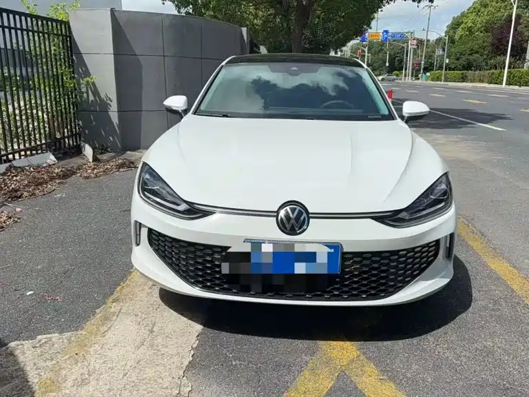 Volkswagen Lamando 2023 — фото 1