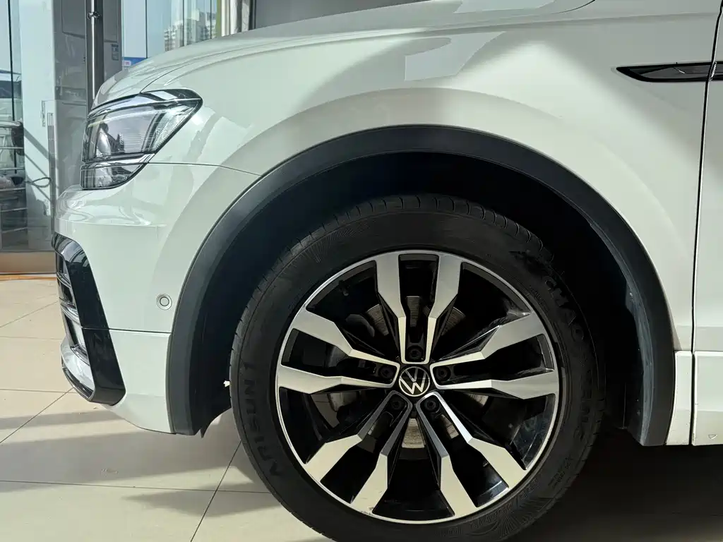 Volkswagen Tiguan L 2021 — фото 6