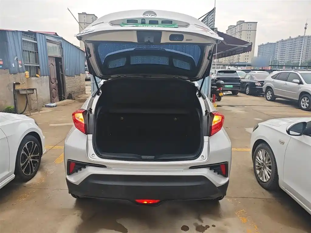Toyota C-HR 2020 — фото 19