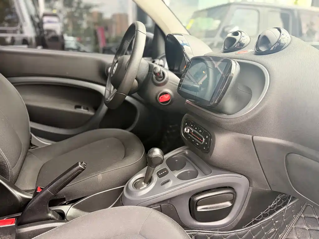 smart Fortwo 2017 — фото 18