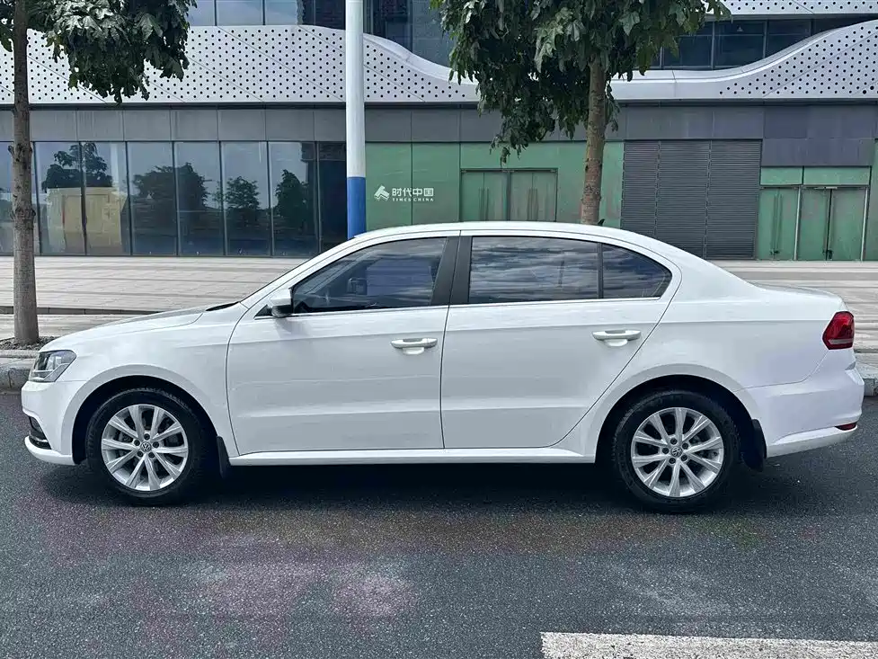 Volkswagen Lavida 2017 — фото 10