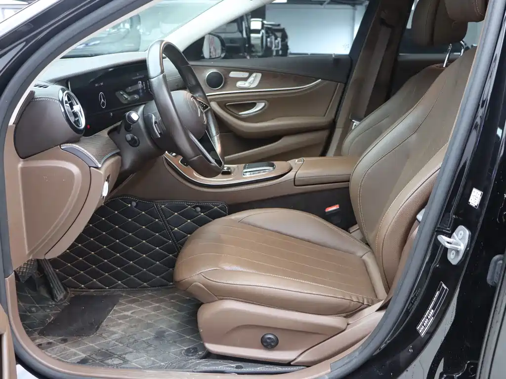 Mercedes-Benz E-Class 2023 — фото 10