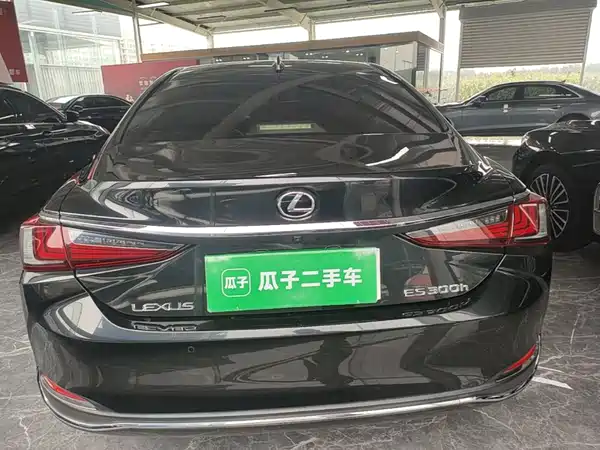 Lexus ES 2020