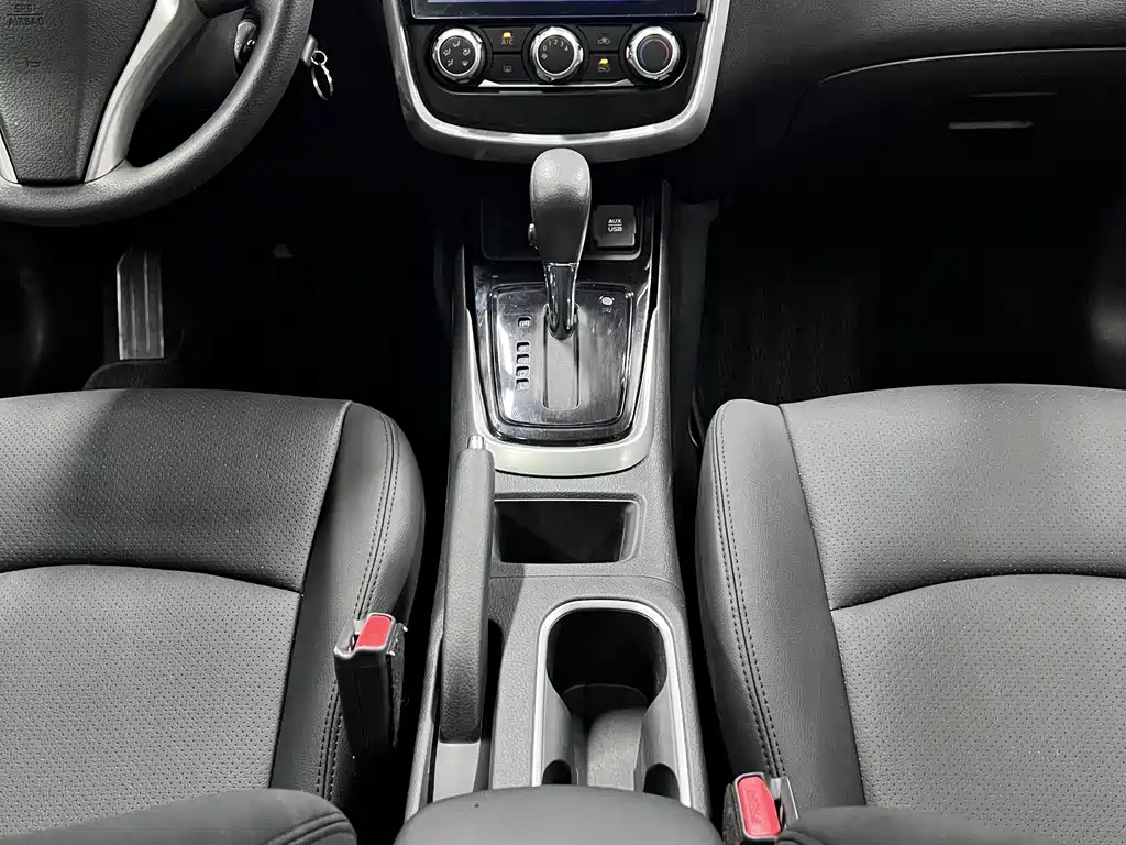 Nissan Tiida 2017 — фото 14