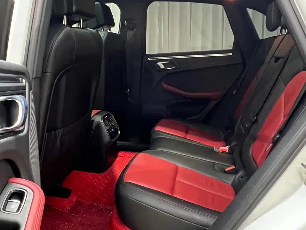 Porsche Macan 2015 — фото 11