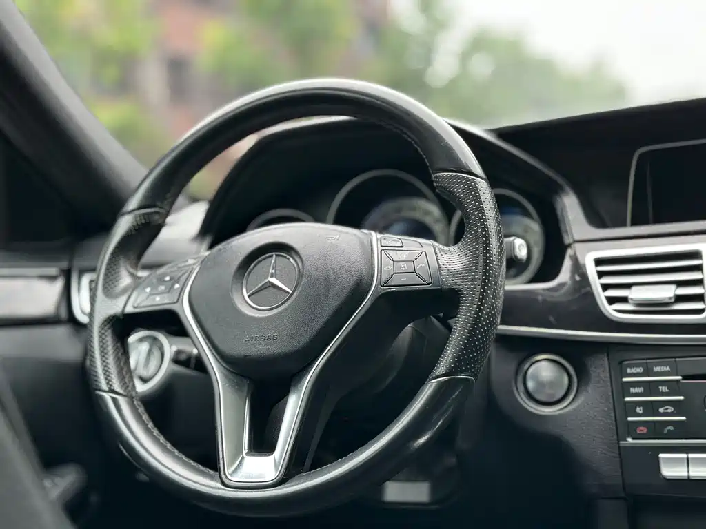 Mercedes-Benz E-Class 2015 — фото 14