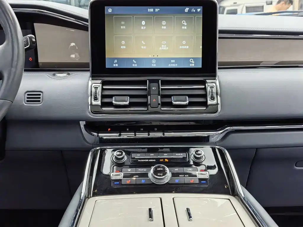 Lincoln Navigator 2021 — фото 26