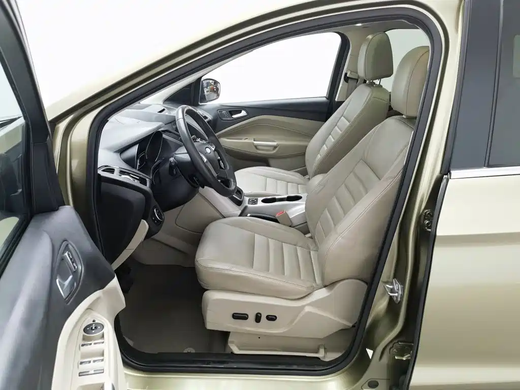 Ford Kuga 2015 — фото 10