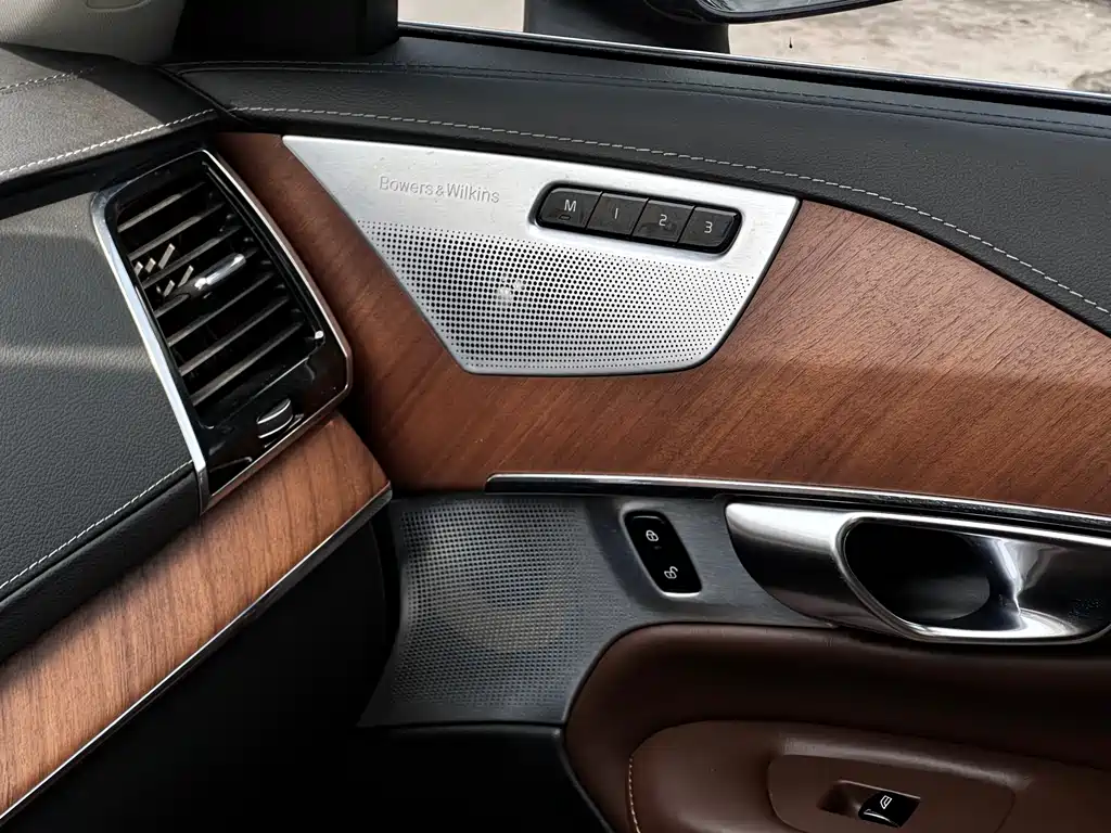 Volvo XC90 2018 — фото 10
