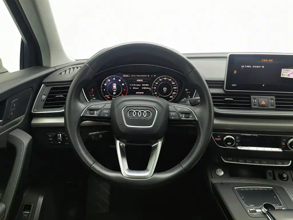Audi Q5L 2020 — фото 11