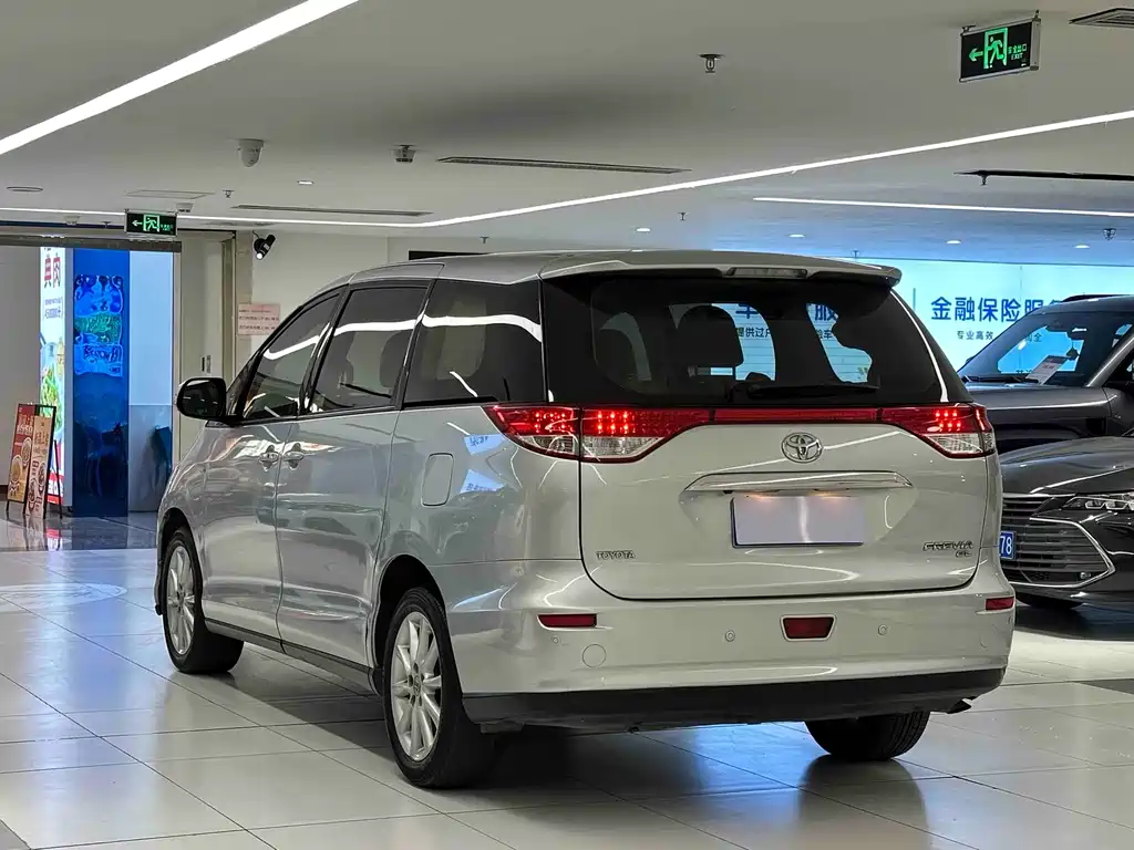 Toyota Previa 2015 — фото 4