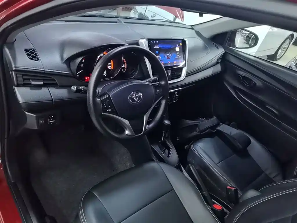 Toyota Yaris L 2022 — фото 10