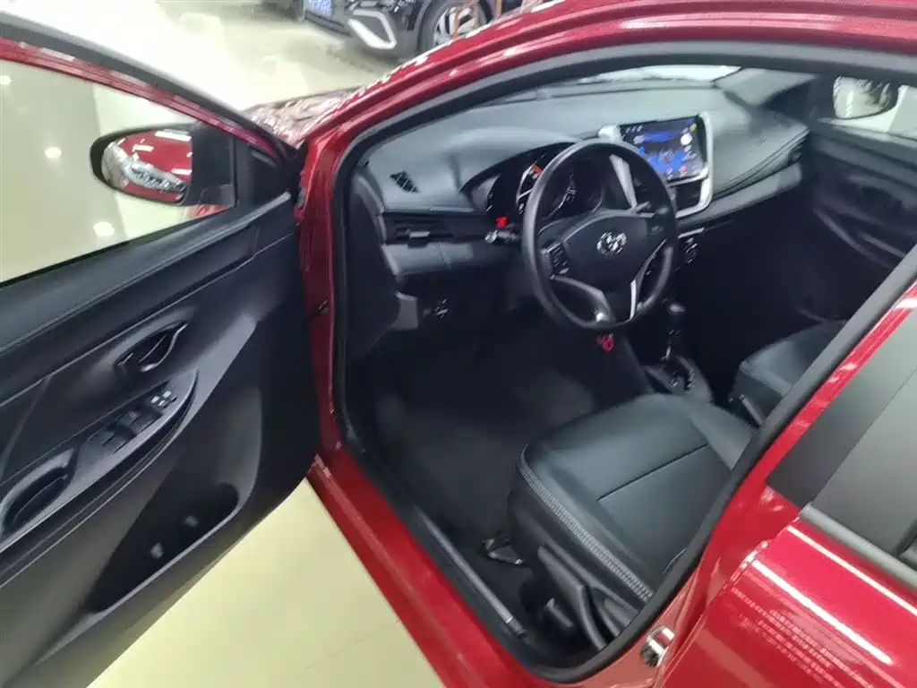 Toyota Yaris L 2022 — фото 16