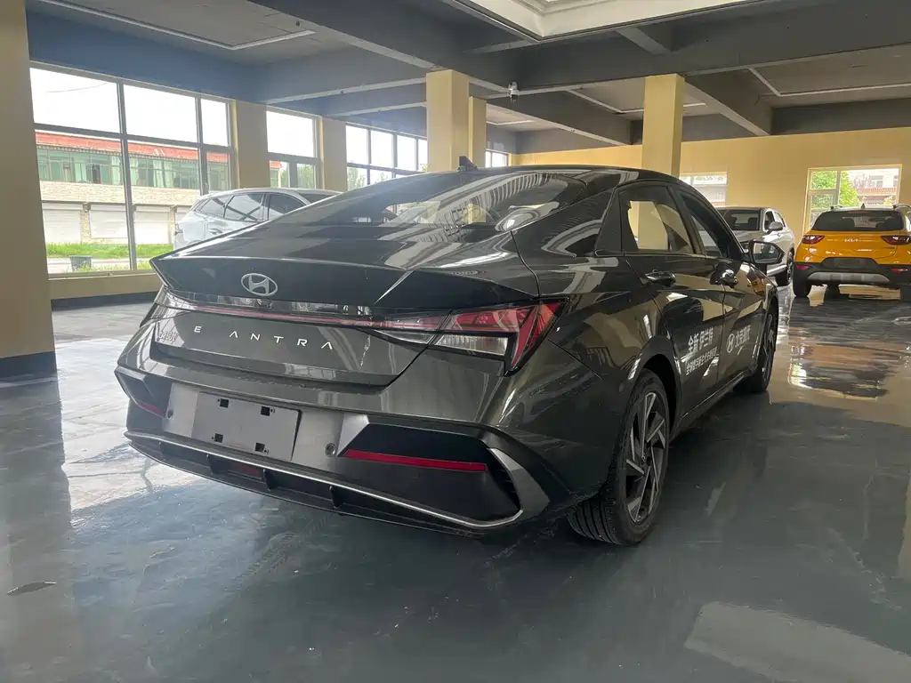 Hyundai Elantra 2023