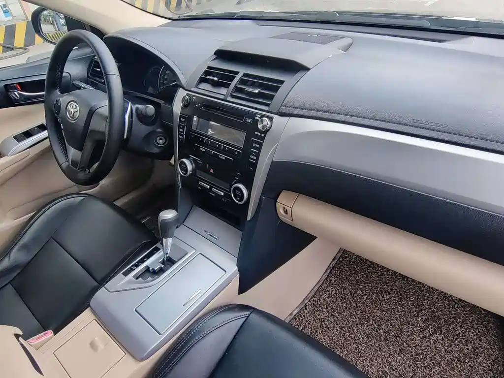 Toyota Camry 2012 — фото 12