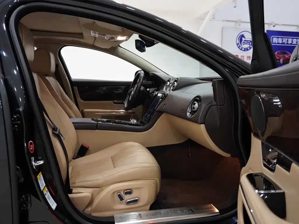 Jaguar XJ 2012 — фото 10