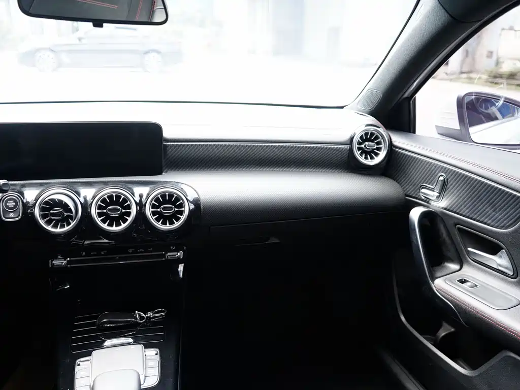 Mercedes-Benz A-Class 2024 — фото 14