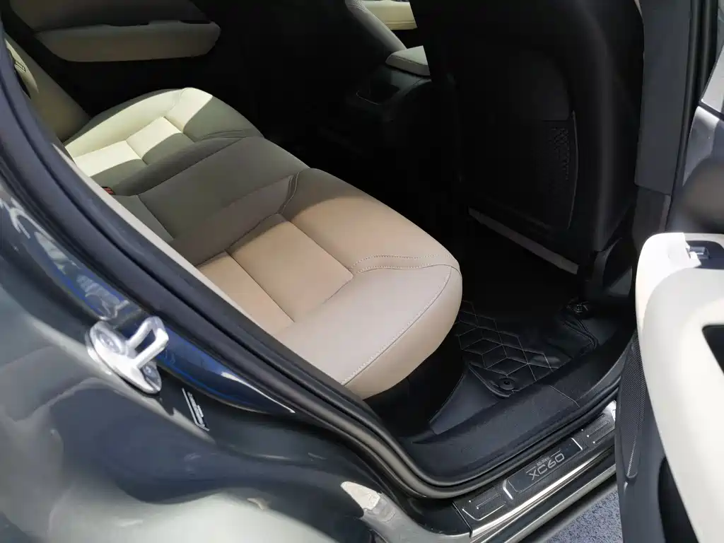 Volvo XC60 2025 — фото 20