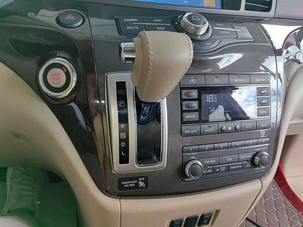 Nissan Quest 2017 — фото 14