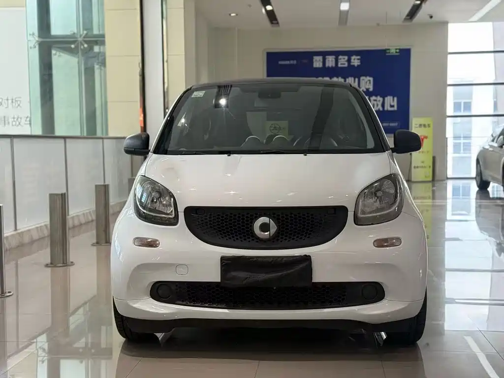 smart fortwo 2015 — фото 1