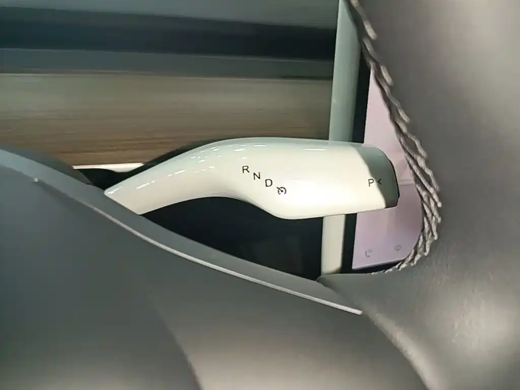 Tesla Model Y 2023 — фото 14