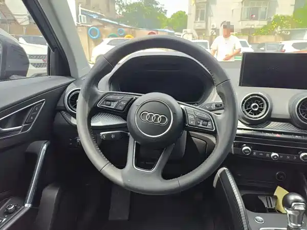 Audi Q2L E-Tron 2021