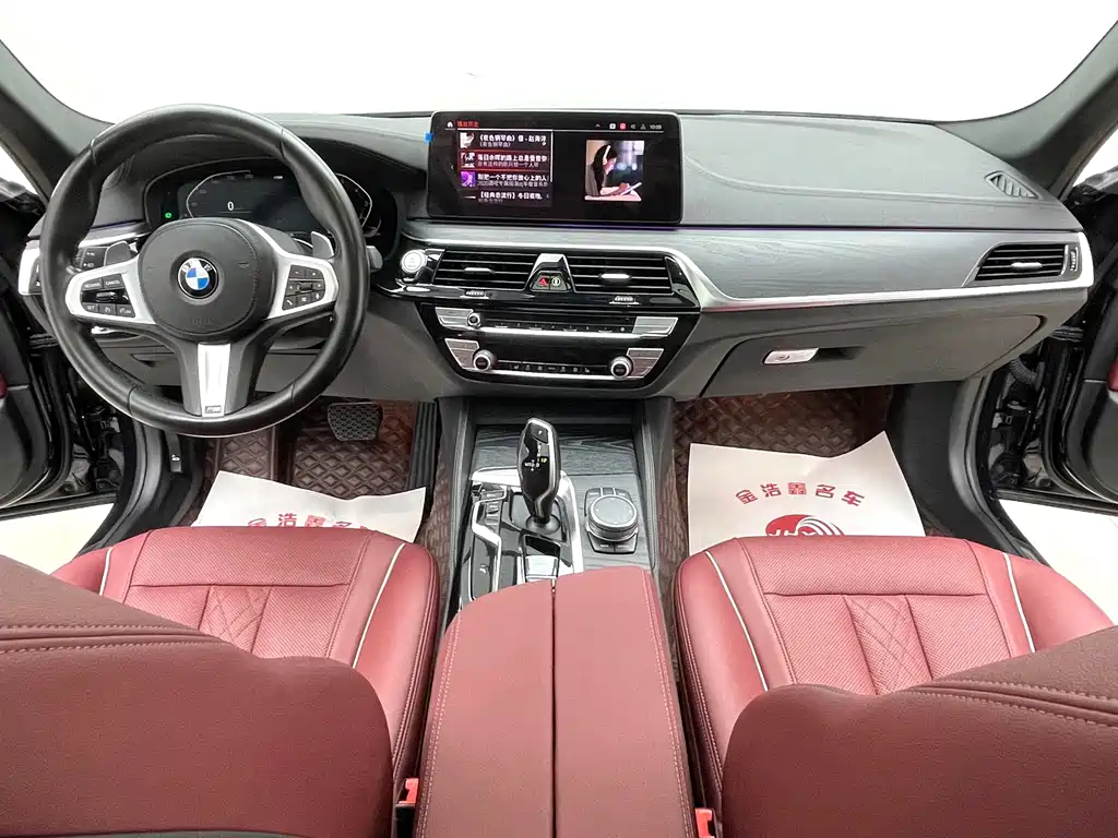 BMW 5 Series 2021 — фото 14