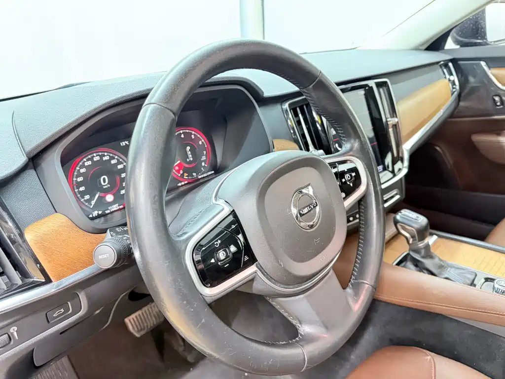 Volvo S90 2018 — фото 17