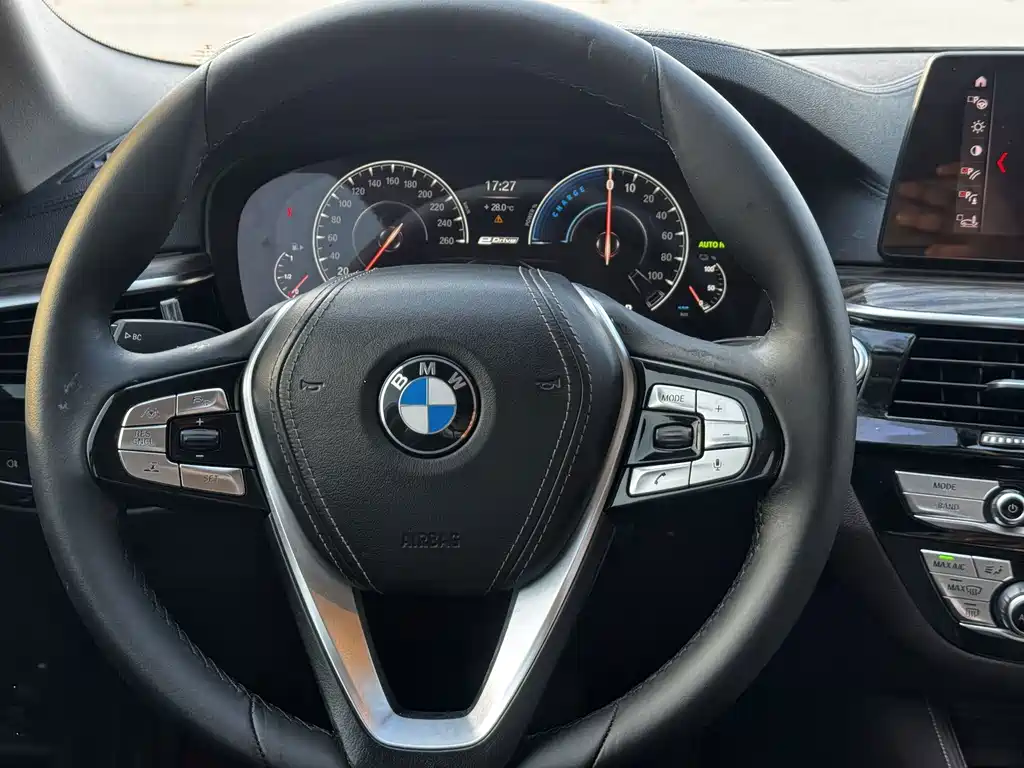 BMW 5 Series New Energy 2019 — фото 8