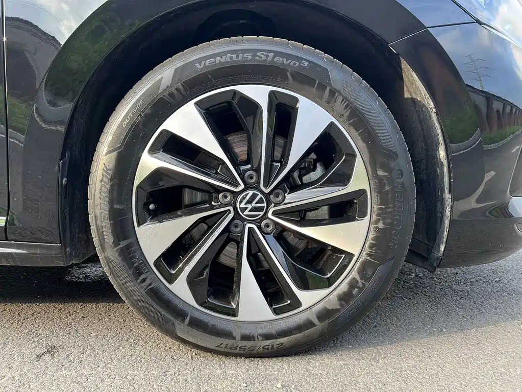 Volkswagen Passat 2023 — фото 12