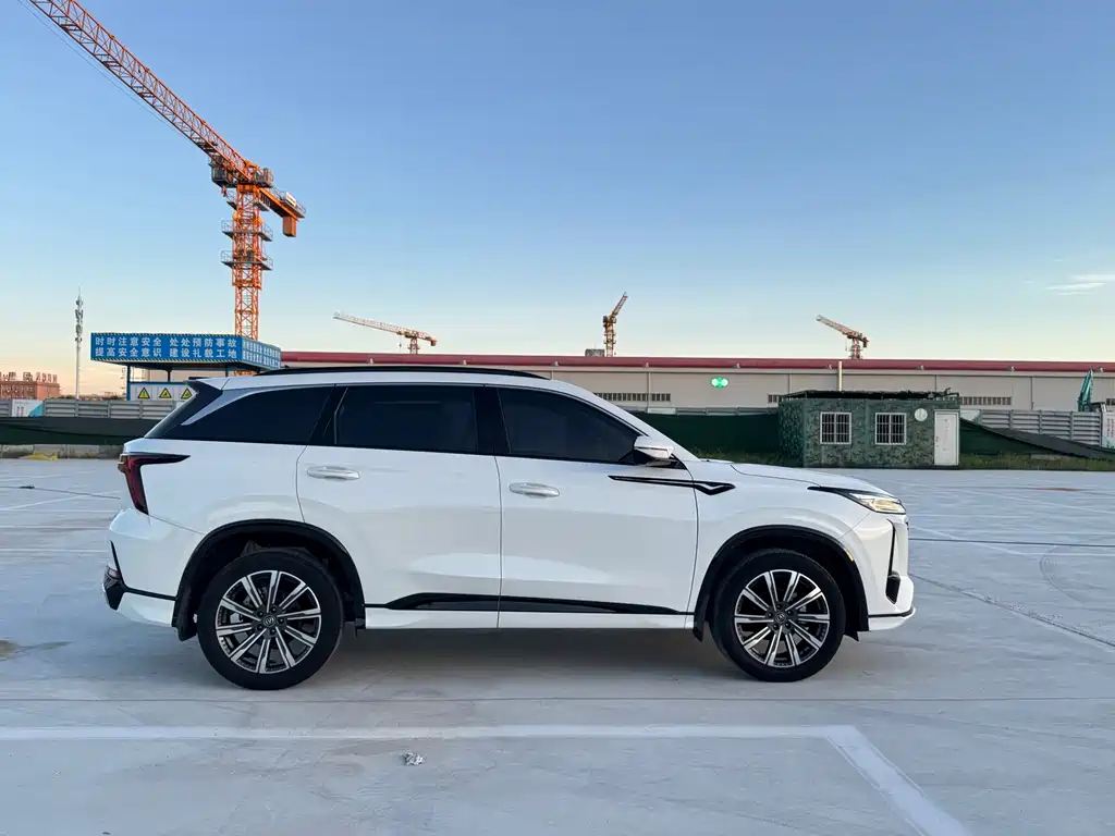 Changan CS75PLUS 2023 — фото 4