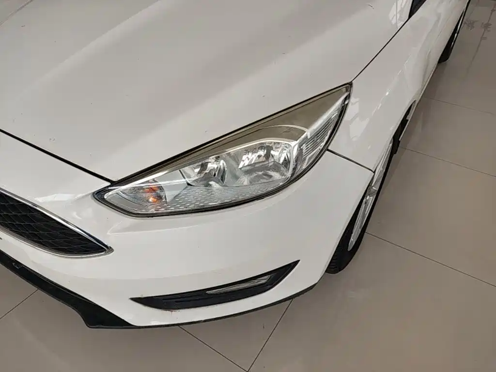 Ford Focus 2018 — фото 24