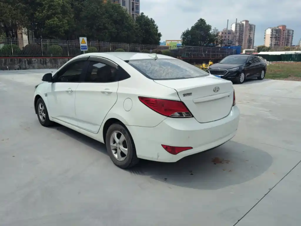 Hyundai Verna 2014 — фото 10