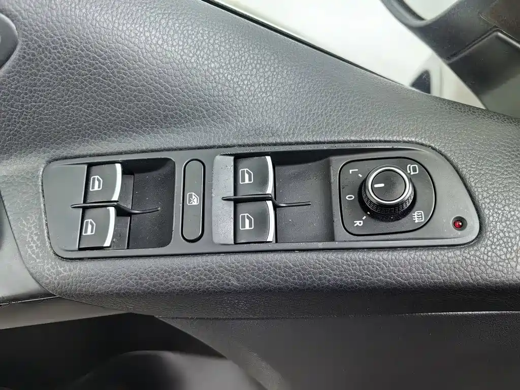 Volkswagen Tiguan 2016 — фото 9