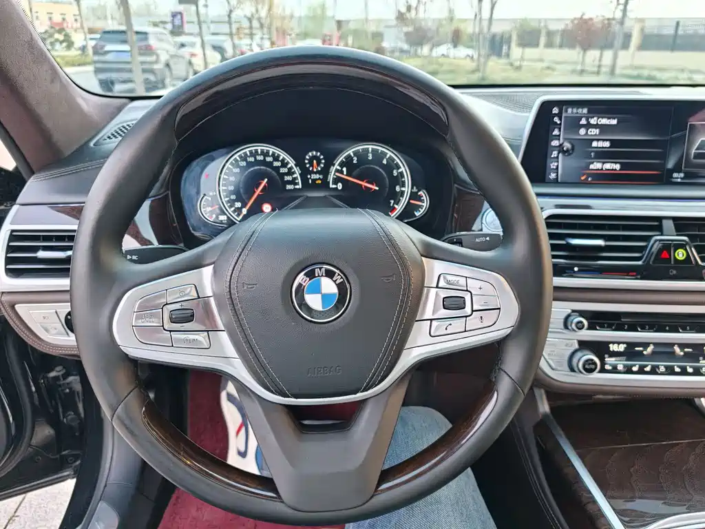 BMW 7 Series 2017 — фото 24