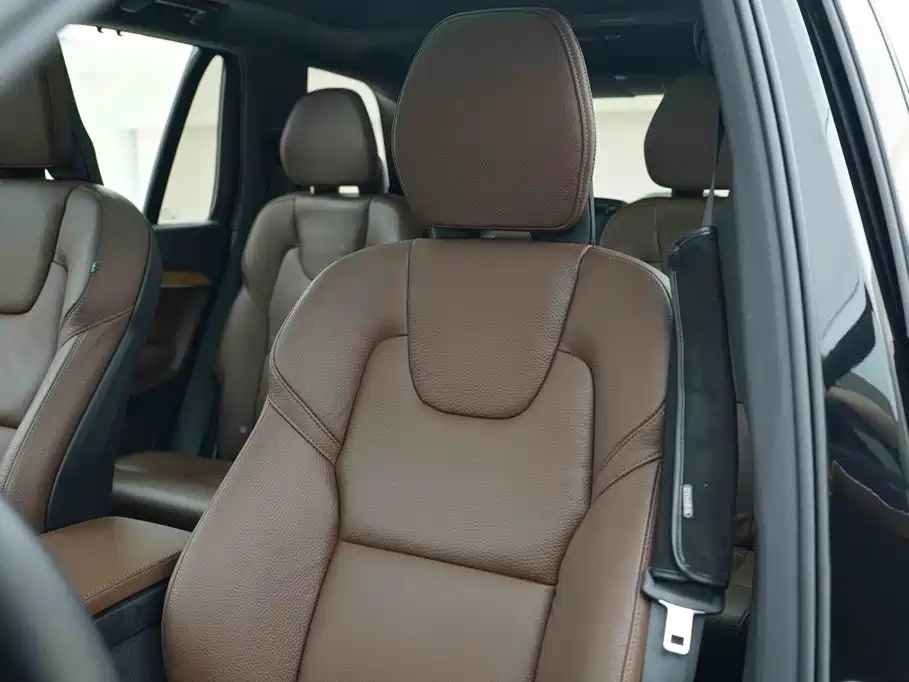 Volvo XC90 2023 — фото 14
