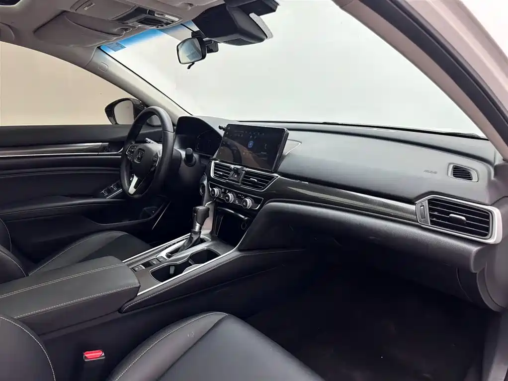 Honda Accord 2022 — фото 11