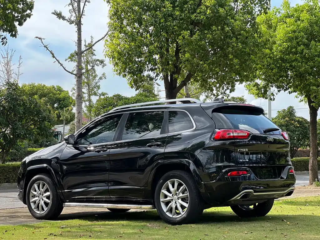 Jeep Cherokee 2017 — фото 9