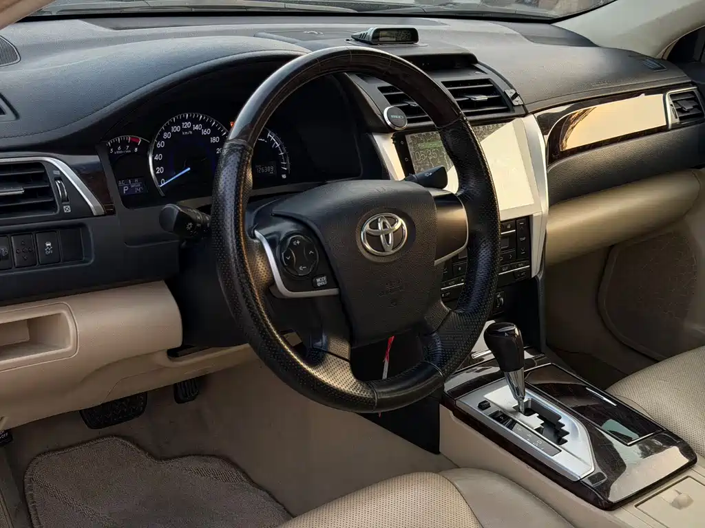 Toyota Camry 2016 — фото 21