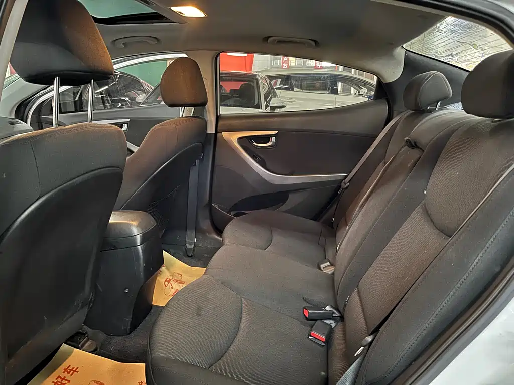 Hyundai Elantra Langdong 2016 — фото 11