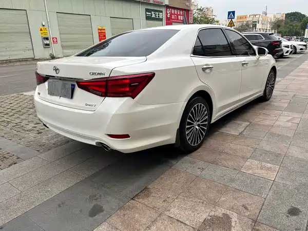 Toyota Crown 2018