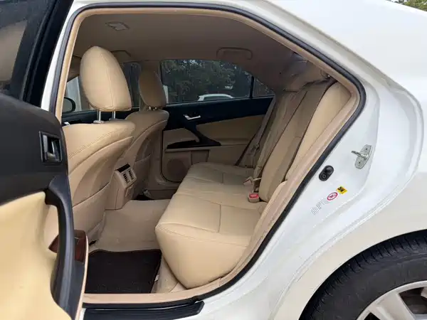 Toyota Reiz 2010
