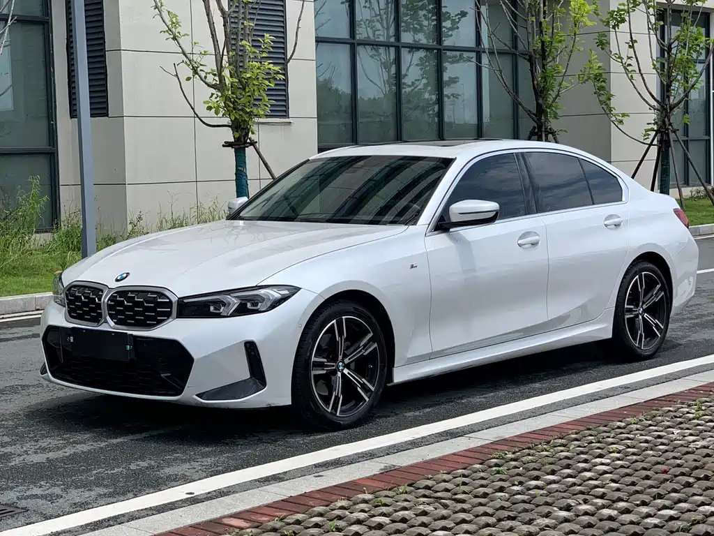 BMW 3 Series 2023 — фото 1