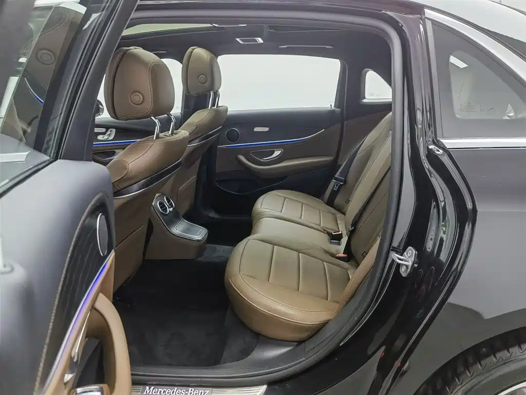 Mercedes-Benz E-Class 2023 — фото 15