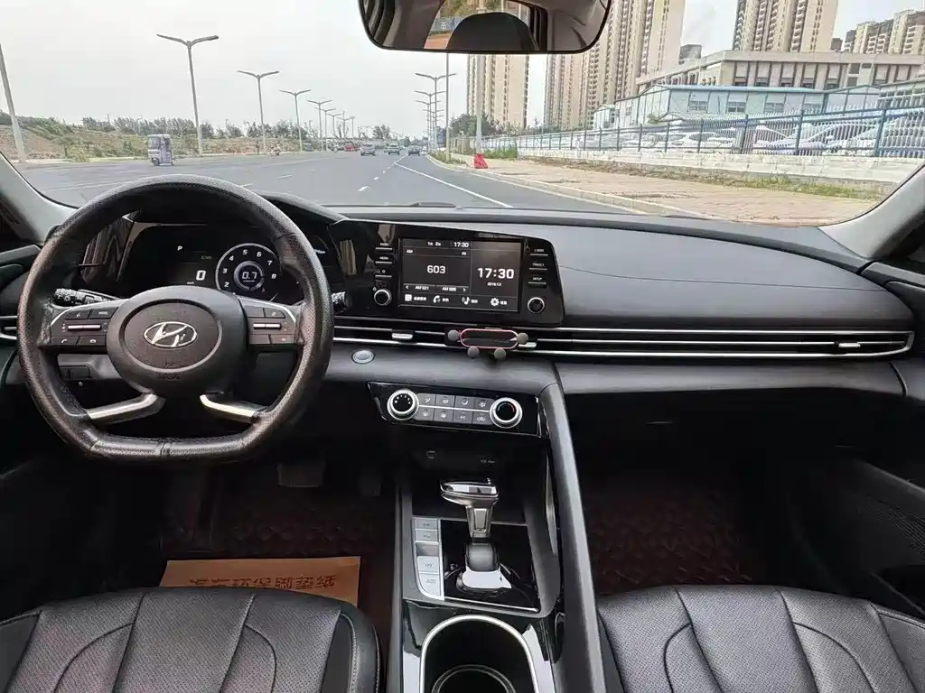 Hyundai Elantra 2022