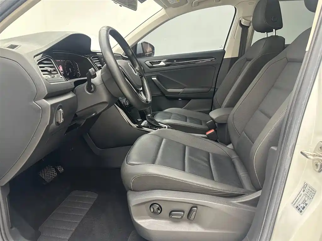 Volkswagen T-Roc 2023 — фото 12