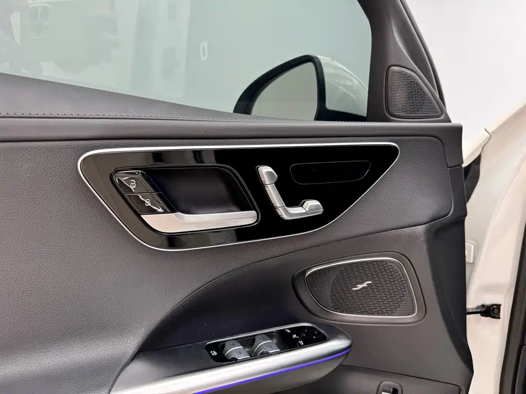 Mercedes-Benz C-Class 2024