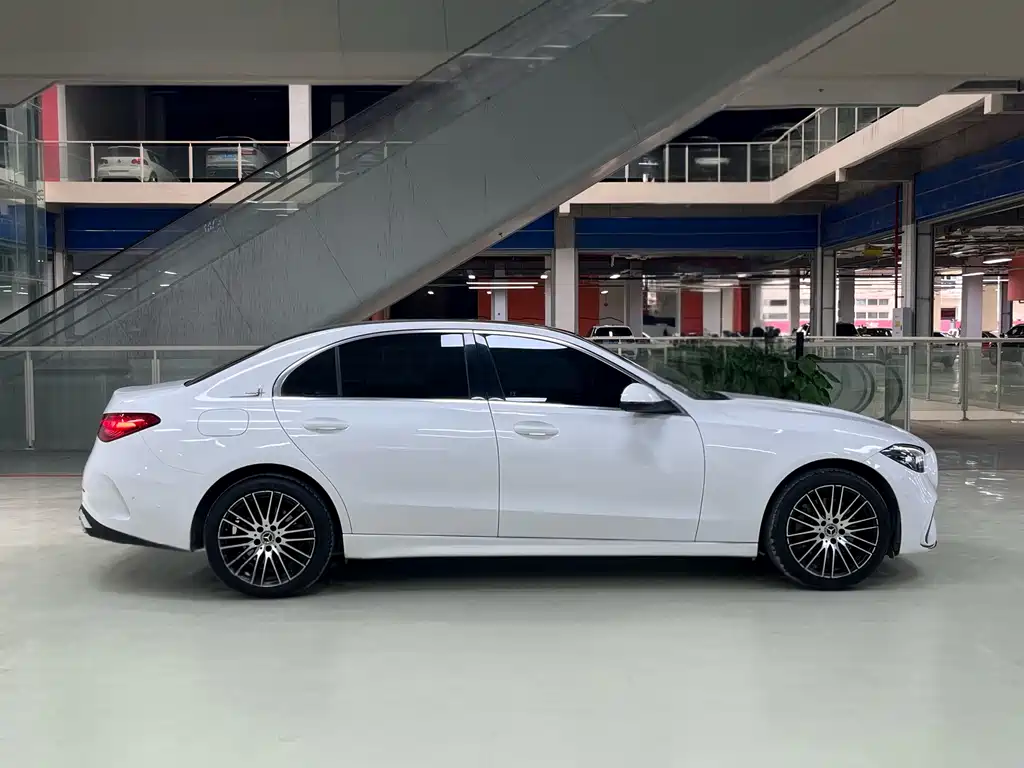 Mercedes-Benz C-Class 2022 — фото 7